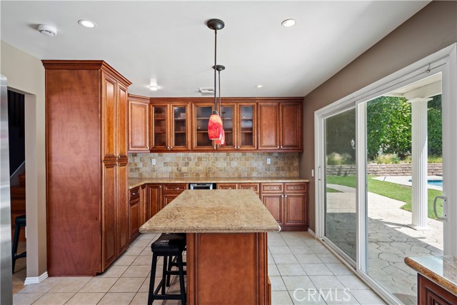 6120 Hedgewall Drive, Westlake Village CA: https://media.crmls.org/medias/16f415b1-61cf-4798-a978-f9b43ff9d7a0.jpg