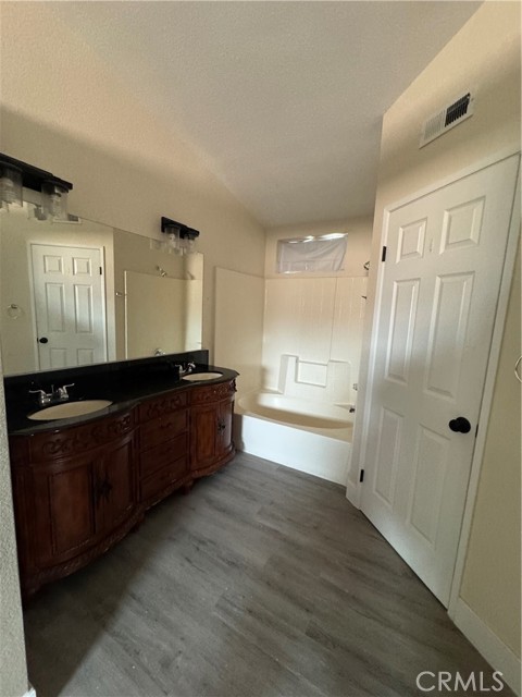 461 Camino Los Gallos, Perris CA: https://media.crmls.org/medias/16f41e66-f230-49c0-9618-cdafda7ad145.jpg