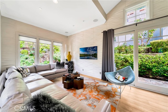 Detail Gallery Image 15 of 65 For 803 Gainsborough Dr, Laguna Beach,  CA 92651 - 3 Beds | 3/1 Baths