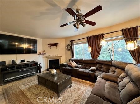 Detail Gallery Image 9 of 36 For 550 W Mesa Ave, Rialto,  CA 92376 - 5 Beds | 3 Baths