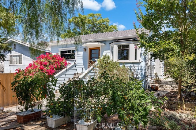 10522 Fernglen Avenue, Tujunga CA: https://media.crmls.org/medias/16f65ce2-4a9a-45fa-ac1c-e9688f7a0e11.jpg