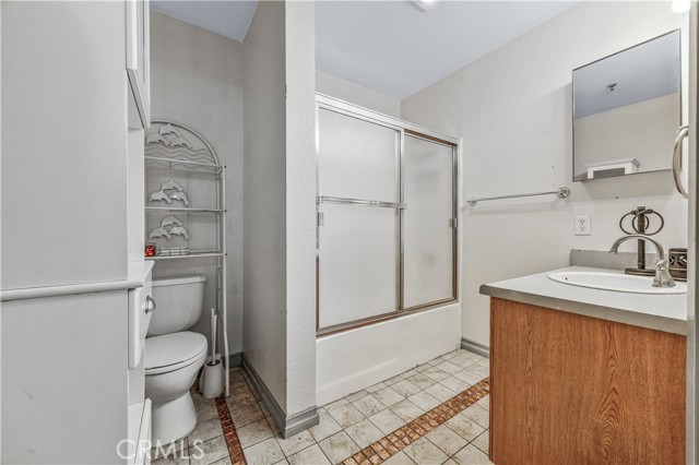 Detail Gallery Image 29 of 41 For 7018 Rita Ave #404,  Huntington Park,  CA 90255 - 3 Beds | 2 Baths