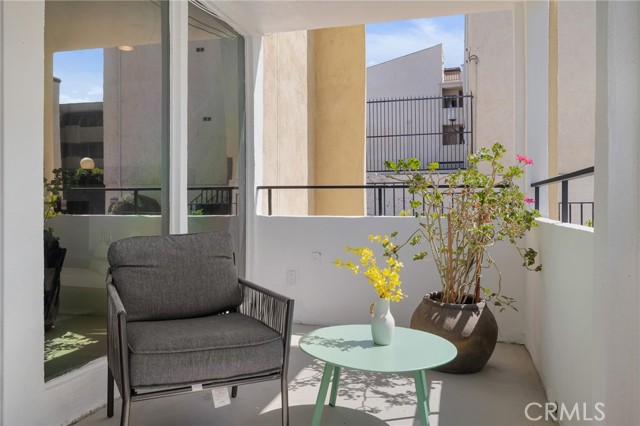 Detail Gallery Image 35 of 42 For 5339 Newcastle Ave #112,  Encino,  CA 91316 - 3 Beds | 2 Baths