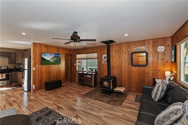 Detail Gallery Image 6 of 37 For 508 Vista, Big Bear Lake,  CA 92315 - 2 Beds | 1 Baths