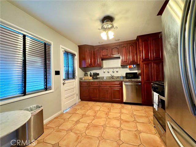 Detail Gallery Image 12 of 28 For 226 San Juan St, Pomona,  CA 91767 - 3 Beds | 1 Baths