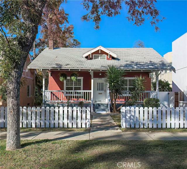 Detail Gallery Image 1 of 37 For 2011 O St, Merced,  CA 95340 - 3 Beds | 1 Baths