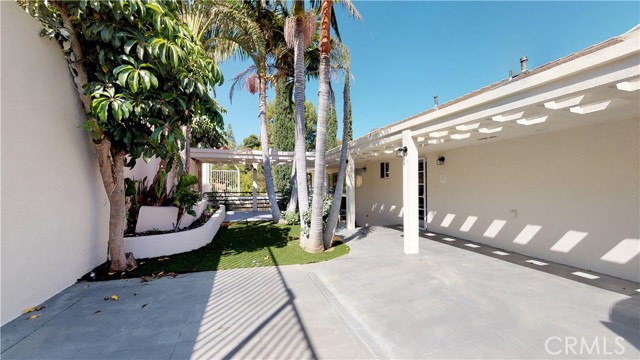 22500 N Summit Ridge Circle, Chatsworth CA: https://media.crmls.org/medias/16fdaaeb-4926-4af7-8300-4ce478bc9a2f.jpg