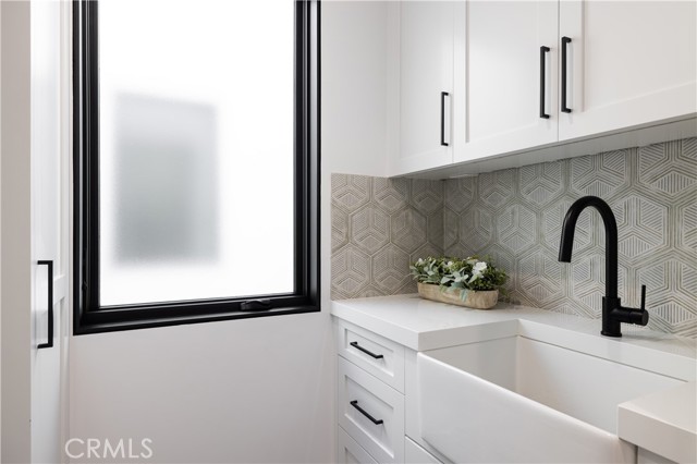1315 Ocean Avenue, Seal Beach CA: https://media.crmls.org/medias/16fe2891-2f06-4aa9-8f0f-bc1f1912499d.jpg
