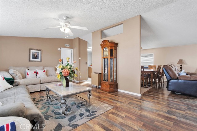 Detail Gallery Image 7 of 51 For 13365 Aster Rd, Victorville,  CA 92392 - 4 Beds | 2 Baths