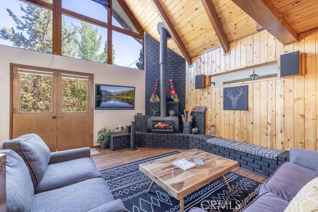 Detail Gallery Image 5 of 43 For 721 Bear Mountain Rd, Big Bear City,  CA 92314 - 3 Beds | 2/1 Baths