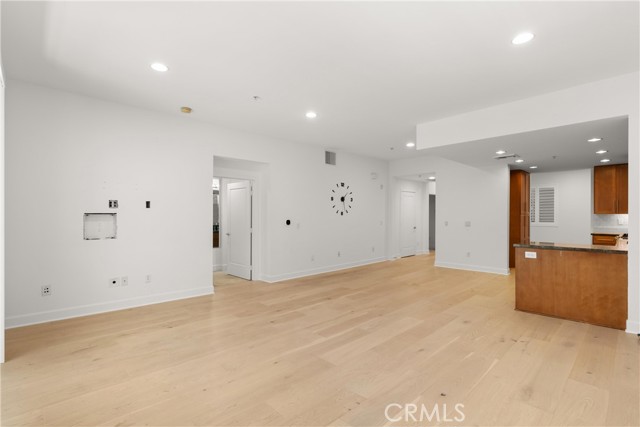 Detail Gallery Image 4 of 39 For 300 E 4th St #205,  Long Beach,  CA 90802 - 2 Beds | 2 Baths