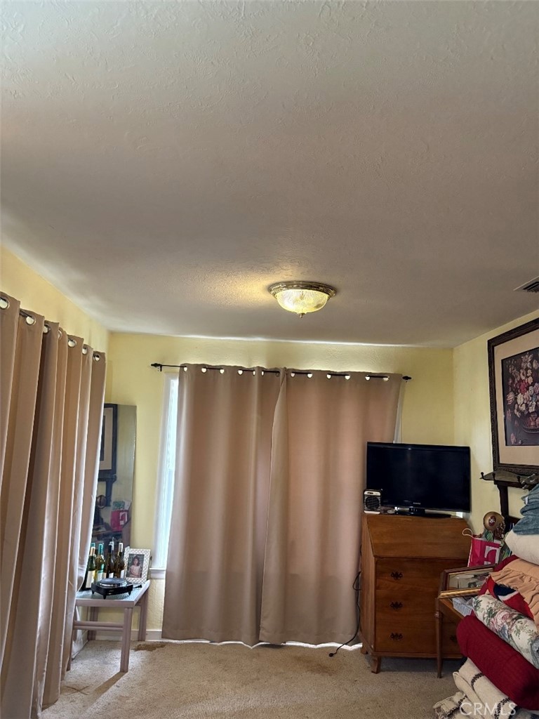 https://media.crmls.org/medias/16ff5d50-536c-4f78-a040-f8e9821e357e.jpg?preset=X-Large