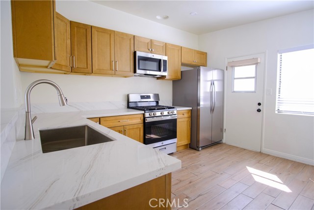 Detail Gallery Image 4 of 19 For 2509 Clark Ln a,  Redondo Beach,  CA 90278 - 2 Beds | 1 Baths