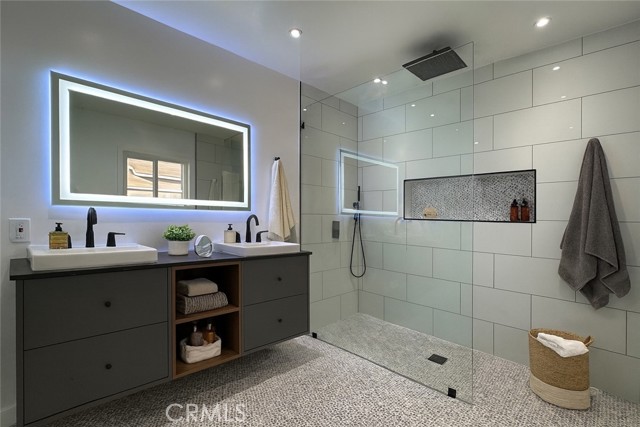 Detail Gallery Image 4 of 22 For 2212 Linda Flora Dr, Los Angeles,  CA 90077 - 3 Beds | 2/1 Baths