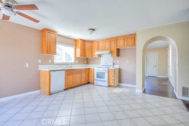 Detail Gallery Image 14 of 38 For 2851 S Cucamonga Ave, Ontario,  CA 91761 - 3 Beds | 2 Baths