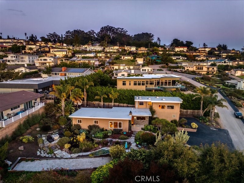 https://media.crmls.org/medias/1702d13d-3abc-43d7-a427-c6cd9b0f5066.jpg?preset=X-Large