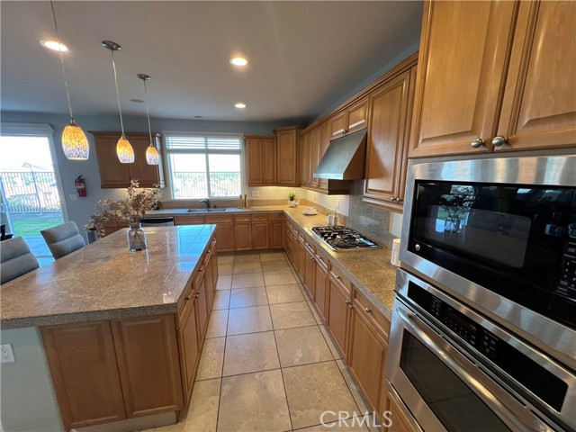 Detail Gallery Image 8 of 18 For 21 Plaza Modena, Lake Elsinore,  CA 92532 - 4 Beds | 3/1 Baths