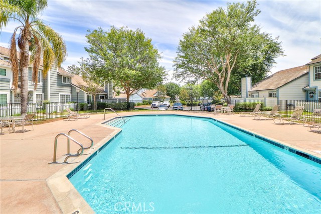 345 Jeremiah Drive, Simi Valley CA: https://media.crmls.org/medias/1704f475-2588-4cb0-9bda-2aa6aa0a50bb.jpg