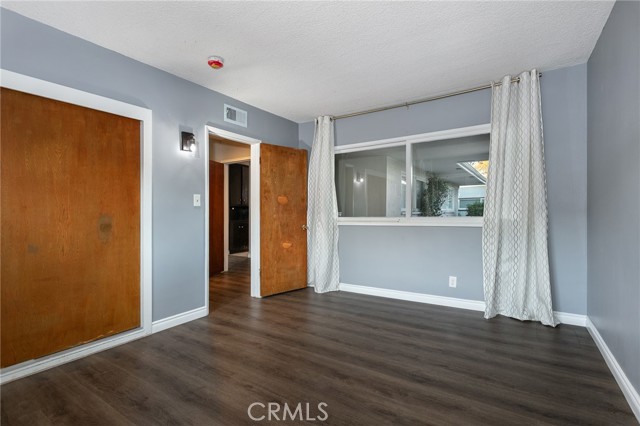 991 Glenview Terrace photo 25