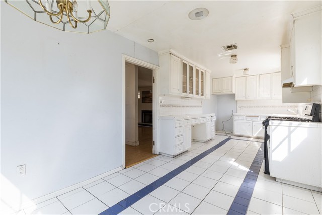 Detail Gallery Image 12 of 48 For 17149 Donmetz, Granada Hills,  CA 91344 - 4 Beds | 2 Baths