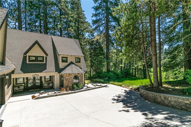 Detail Gallery Image 4 of 59 For 157 Brentwood Dr, Lake Arrowhead,  CA 92352 - 5 Beds | 4/1 Baths