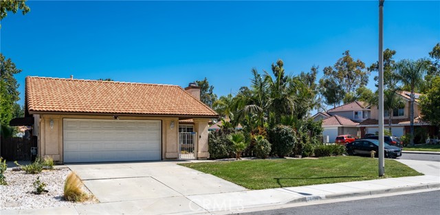 24822 Fire Falls Drive, Murrieta CA: https://media.crmls.org/medias/1707ca69-7500-47d6-96c0-49c4a8e05d8e.jpg