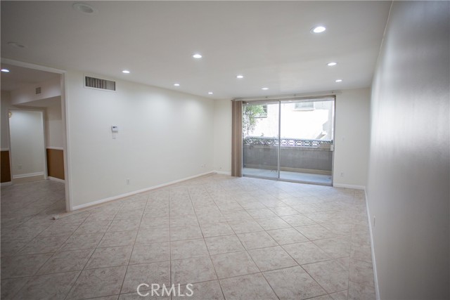 Detail Gallery Image 15 of 52 For 15248 Dickens St #105,  Sherman Oaks,  CA 91403 - 2 Beds | 2 Baths