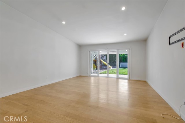 Detail Gallery Image 30 of 65 For 24216 Calvert St, Woodland Hills,  CA 91367 - 5 Beds | 3/1 Baths