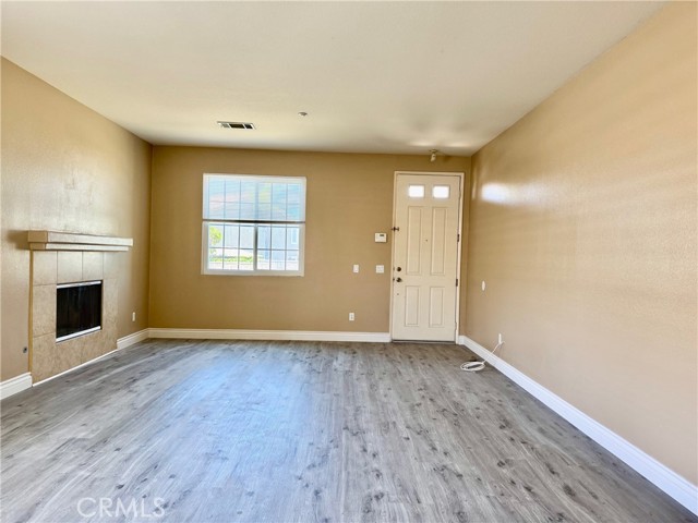 Detail Gallery Image 7 of 22 For 6927 Tailwind Ln, Fontana,  CA 92336 - 4 Beds | 2/1 Baths