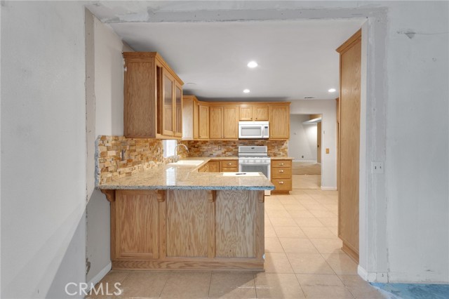 Detail Gallery Image 11 of 34 For 13934 Okesa, Apple Valley,  CA 92307 - 4 Beds | 2/1 Baths