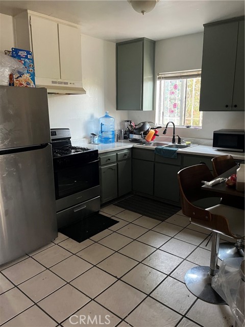 201 W Raymond Street, Compton CA: https://media.crmls.org/medias/17096b10-4122-48bb-a39d-4fbda3872776.jpg