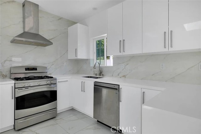 Detail Gallery Image 10 of 20 For 634 E Valencia Ave, Burbank,  CA 91501 - 2 Beds | 2 Baths