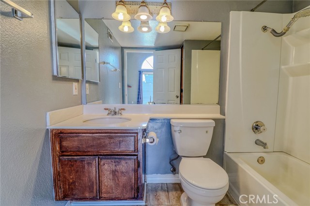 14738 Pioneer Boulevard, Norwalk CA: https://media.crmls.org/medias/1709ba40-613f-474a-b241-b607d982e42e.jpg