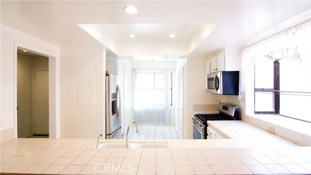 Detail Gallery Image 7 of 21 For 9906 Owensmouth Ave #7,  Chatsworth,  CA 91311 - 3 Beds | 2/1 Baths