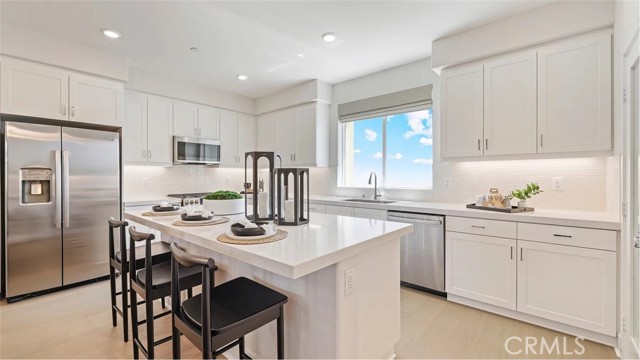 Detail Gallery Image 2 of 28 For 1750 E Park St #19,  Anaheim,  CA 92805 - 3 Beds | 2/1 Baths