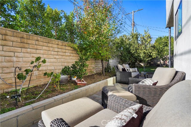 11647 N. Paso Robles Avenue, Granada Hills CA: https://media.crmls.org/medias/170aea9c-ddab-44b6-b1e7-6d6b3e3bfa67.jpg