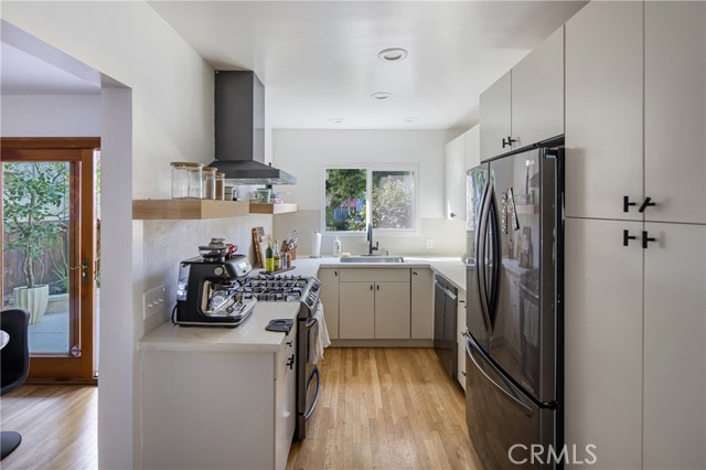 Detail Gallery Image 4 of 15 For 6400 Primrose, Los Angeles,  CA 90068 - 2 Beds | 2 Baths