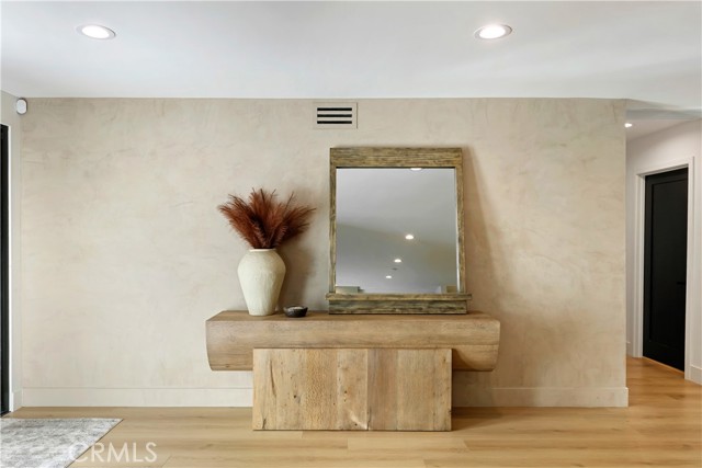 Detail Gallery Image 3 of 75 For 22269 Avenue San Luis, Woodland Hills,  CA 91364 - 5 Beds | 5/1 Baths