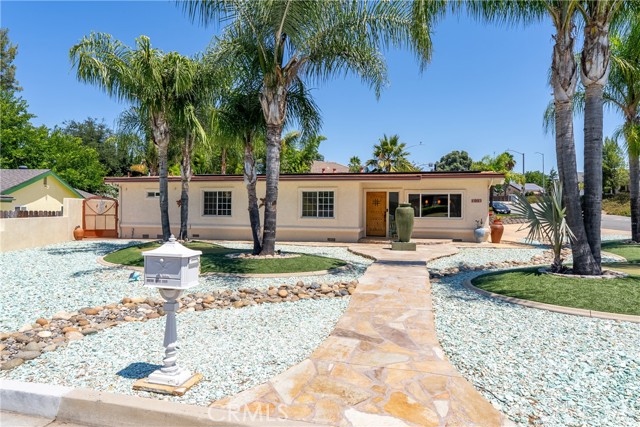 1002 Par Avenue, Paso Robles CA: https://media.crmls.org/medias/170bcfa2-bb6d-4370-952b-295e37c6a84d.jpg