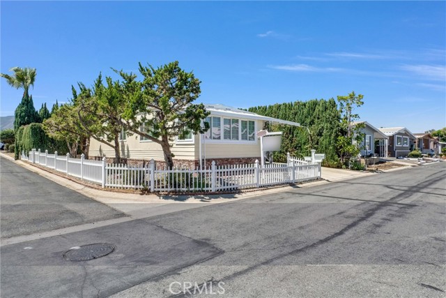 Detail Gallery Image 3 of 35 For 1438 Shadowglen Way, Corona,  CA 92882 - 2 Beds | 2 Baths