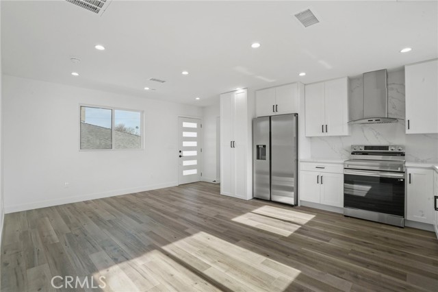 13906 1/2 Hamlin Street, Van Nuys CA: https://media.crmls.org/medias/170cf276-56a4-46cd-9d75-98251490744e.jpg