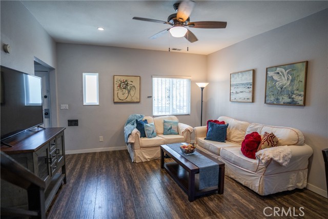 Detail Gallery Image 6 of 29 For 416 Lime, Long Beach,  CA 90802 - – Beds | – Baths