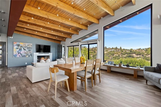 Detail Gallery Image 5 of 19 For 3655 Glenridge, Sherman Oaks,  CA 91423 - 3 Beds | 3 Baths