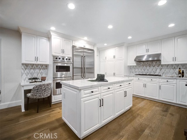 Detail Gallery Image 27 of 67 For 4732 Del Moreno Dr, Woodland Hills,  CA 91364 - 4 Beds | 3 Baths