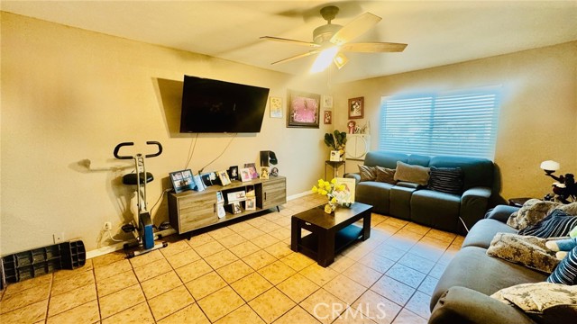 Detail Gallery Image 5 of 20 For 5833 Leo, Bakersfield,  CA 93307 - 2 Beds | 1 Baths