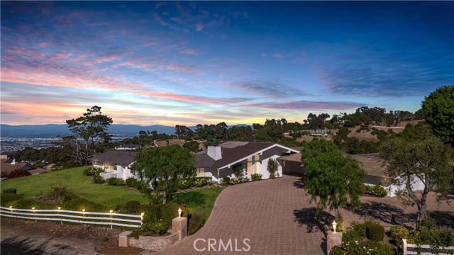 13 Buggy Whip Drive, Rolling Hills CA: https://media.crmls.org/medias/170ec14d-fd3a-46f1-bf3b-3930baadbbef.jpg