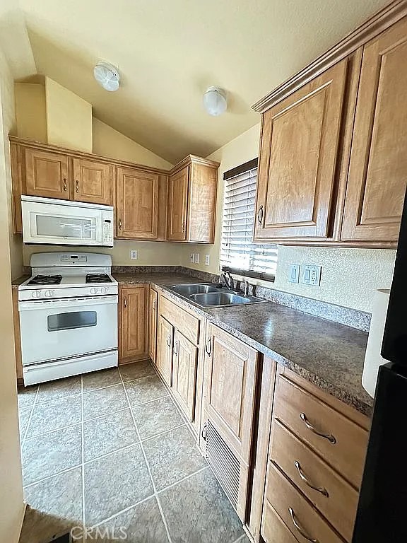 Detail Gallery Image 3 of 11 For 32000 Riverside Dr #I1,  Lake Elsinore,  CA 92530 - 1 Beds | 1 Baths