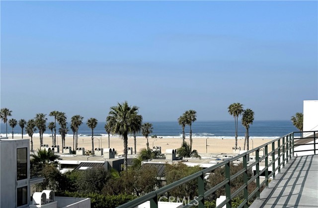 2910 Neilson Way, Santa Monica CA: https://media.crmls.org/medias/17100605-8e8c-4eb8-8949-05472ec1370e.jpg
