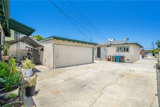 4220 W 165th Street, Lawndale CA: https://media.crmls.org/medias/17100639-170d-4ad0-a837-e243a5c68871.jpg