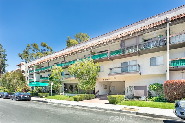 Detail Gallery Image 1 of 17 For 5460 White Oak Ave #K304,  Encino,  CA 91316 - 2 Beds | 2 Baths